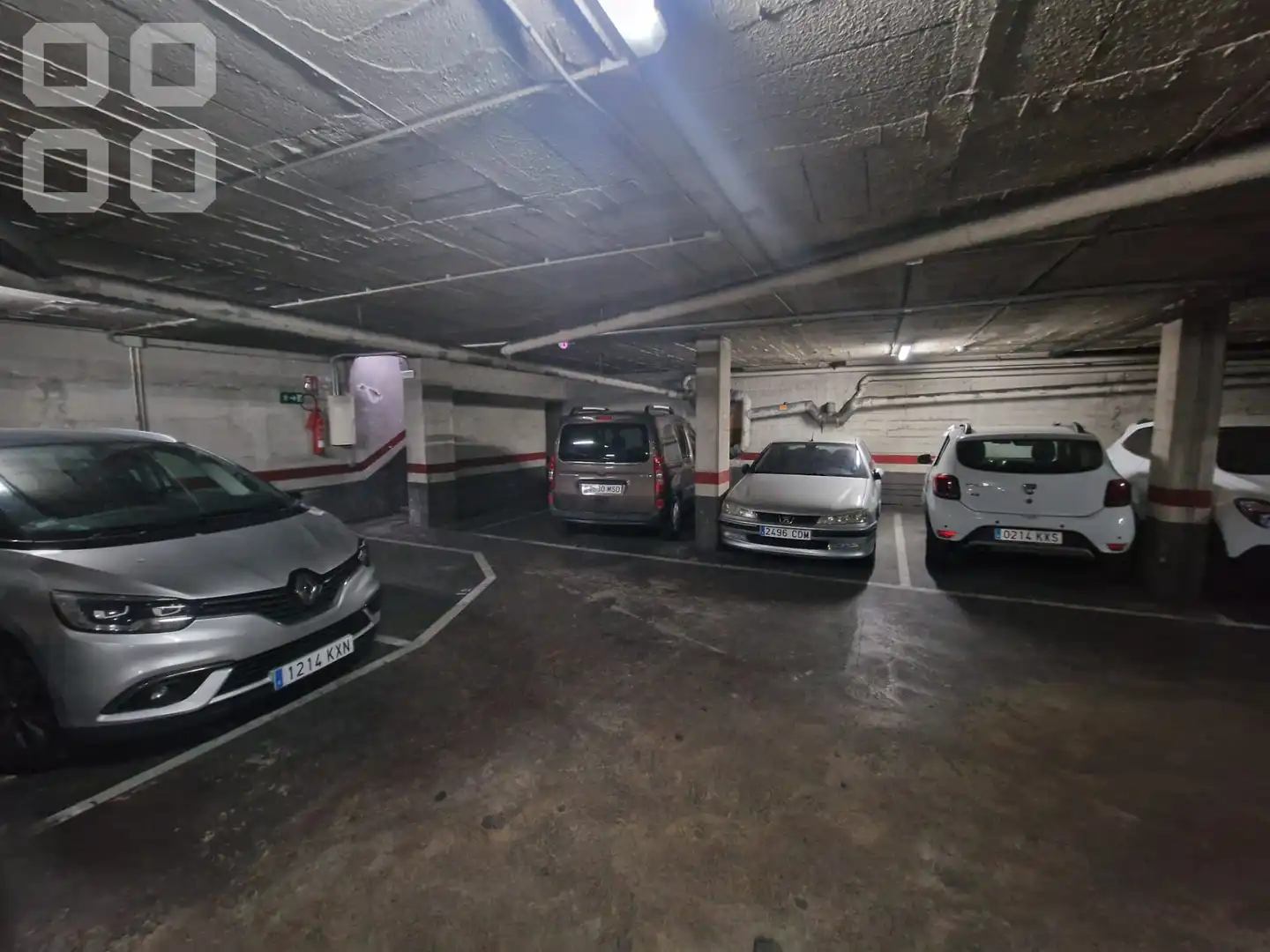 Parking de Piso en venta en L'Hospitalet de Llobregat con Parquet, Terraza y Balcón