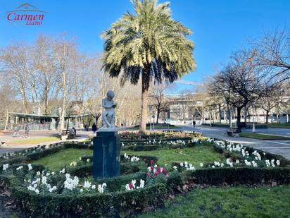 Vista exterior de Pis en venda en Bilbao  amb Calefacció