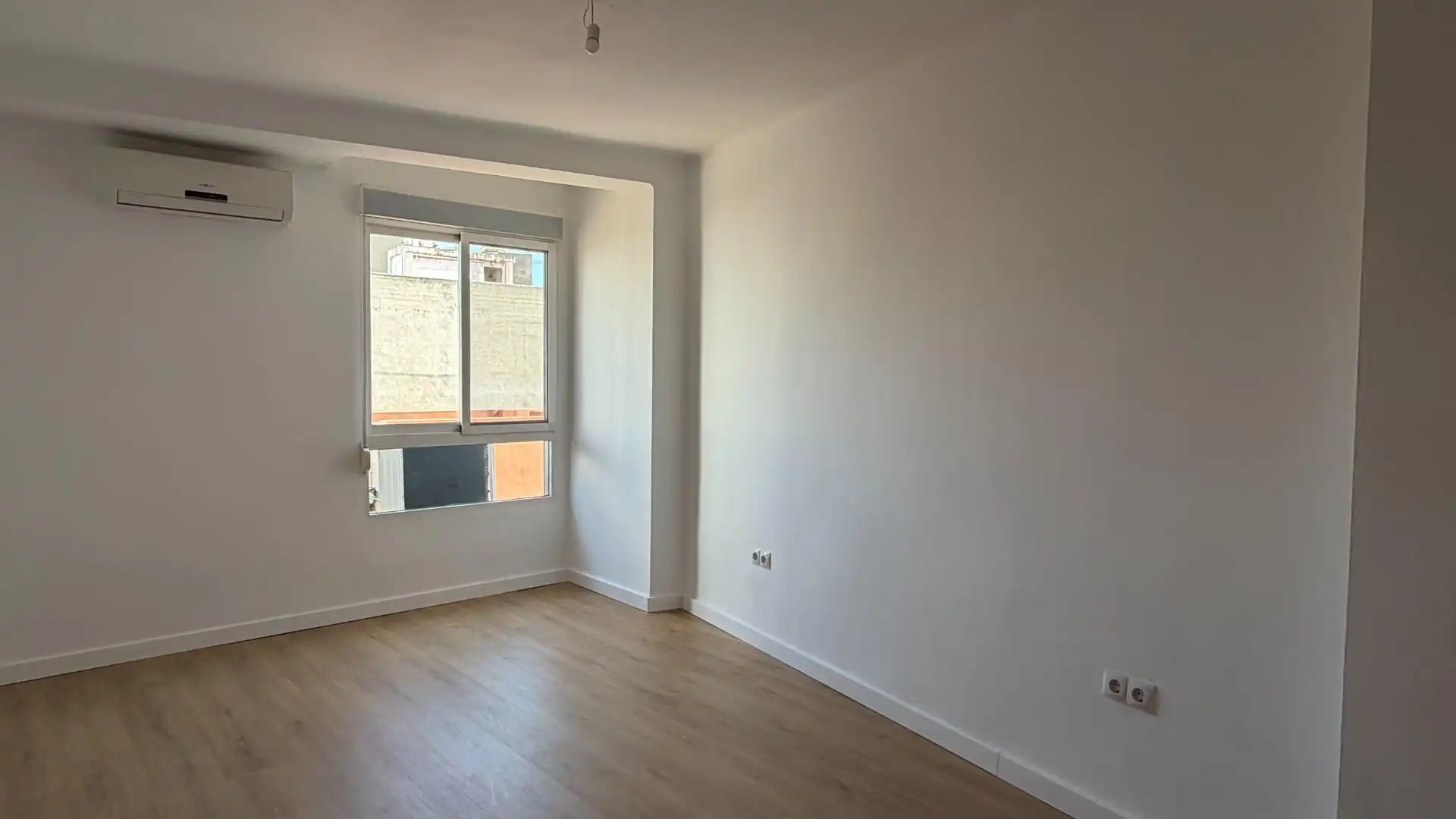 Bedroom of Flat for sale in Paterna  with Air Conditioner, Parquet flooring and Terrace