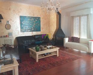 Sala d'estar de Casa adosada en venda en Badajoz Capital amb Aire condicionat, Calefacció i Jardí privat
