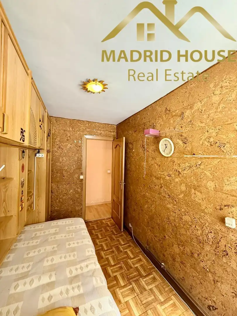 Bedroom of Flat for sale in Madrid  with Air Conditioner and Heating