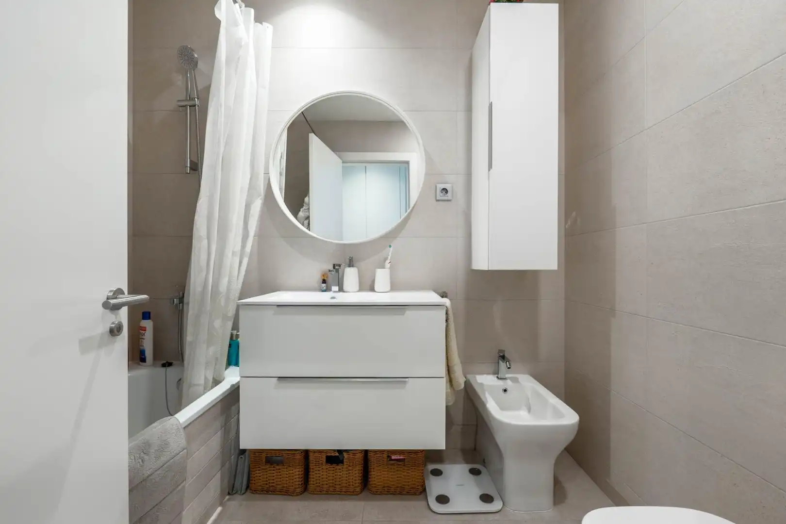 Baño de Piso en venta en Granada con Aire acondicionado, Calefacción y Jardín privado