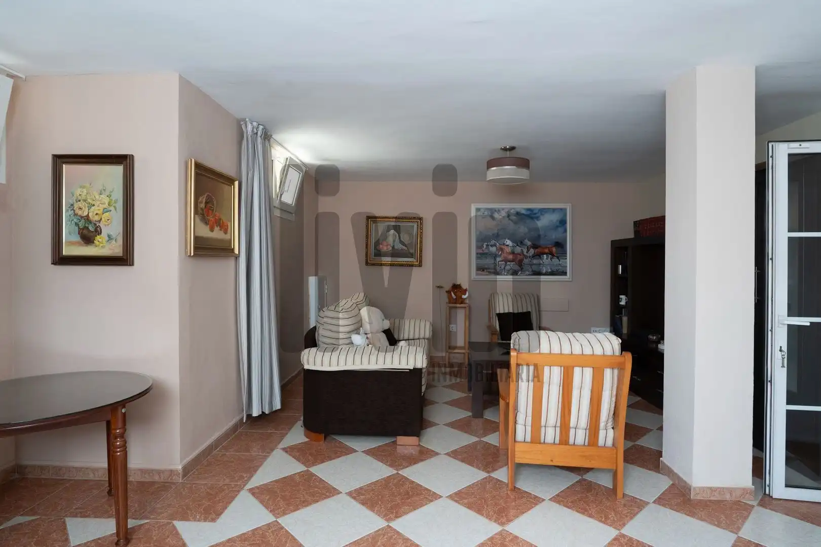 Sala d'estar de Casa adosada en venda en Jaén amb Aire condicionat, Calefacció i Jardí privat