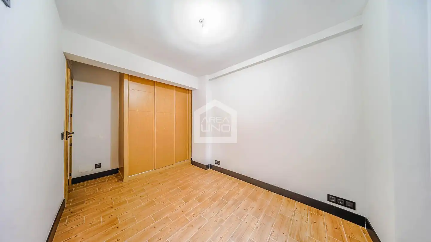 Ground floor for sale in Alcorcón  with Heating