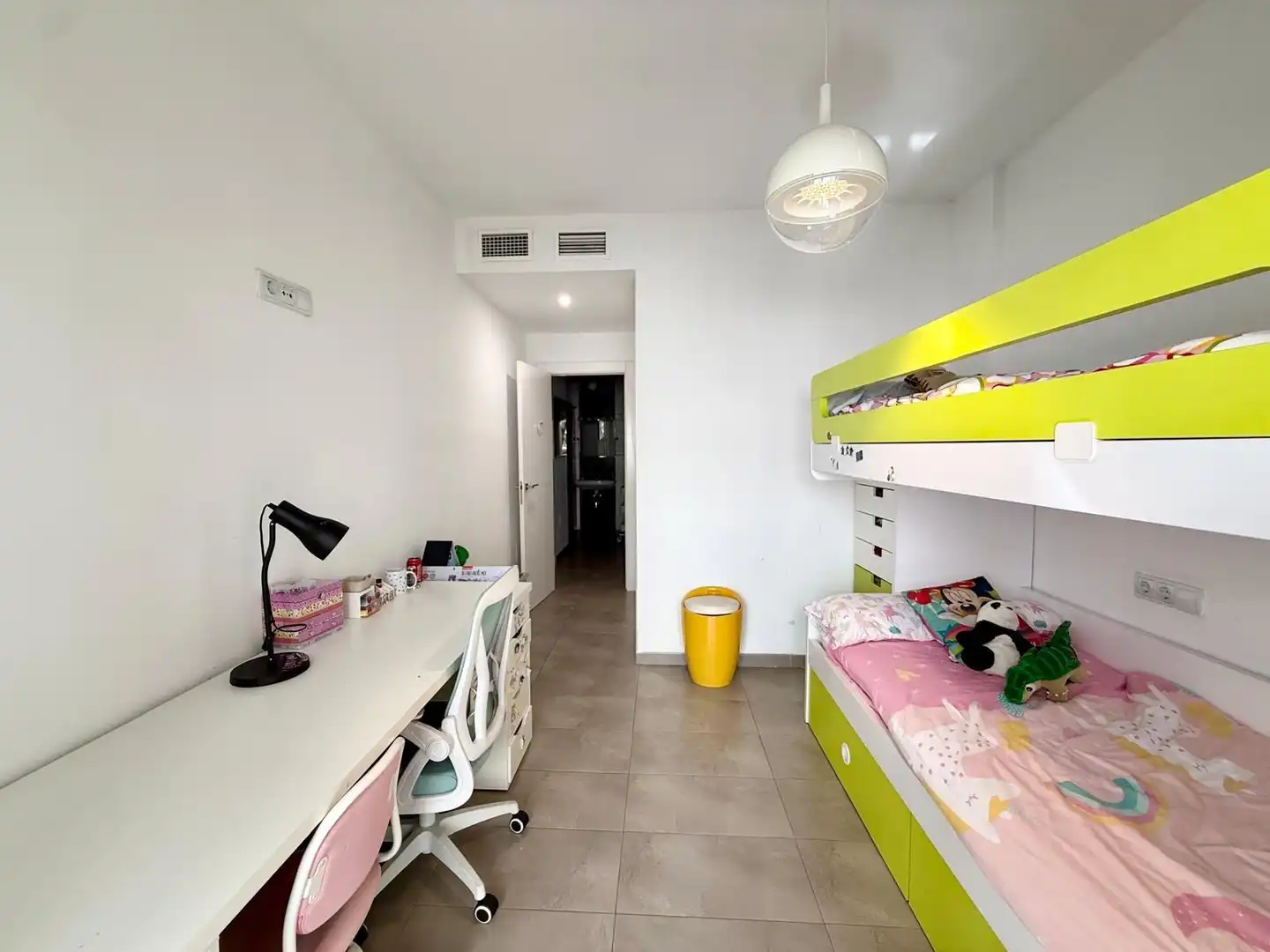 Habitación de Dúplex en venta en Almería con Aire acondicionado, Terraza y Trastero