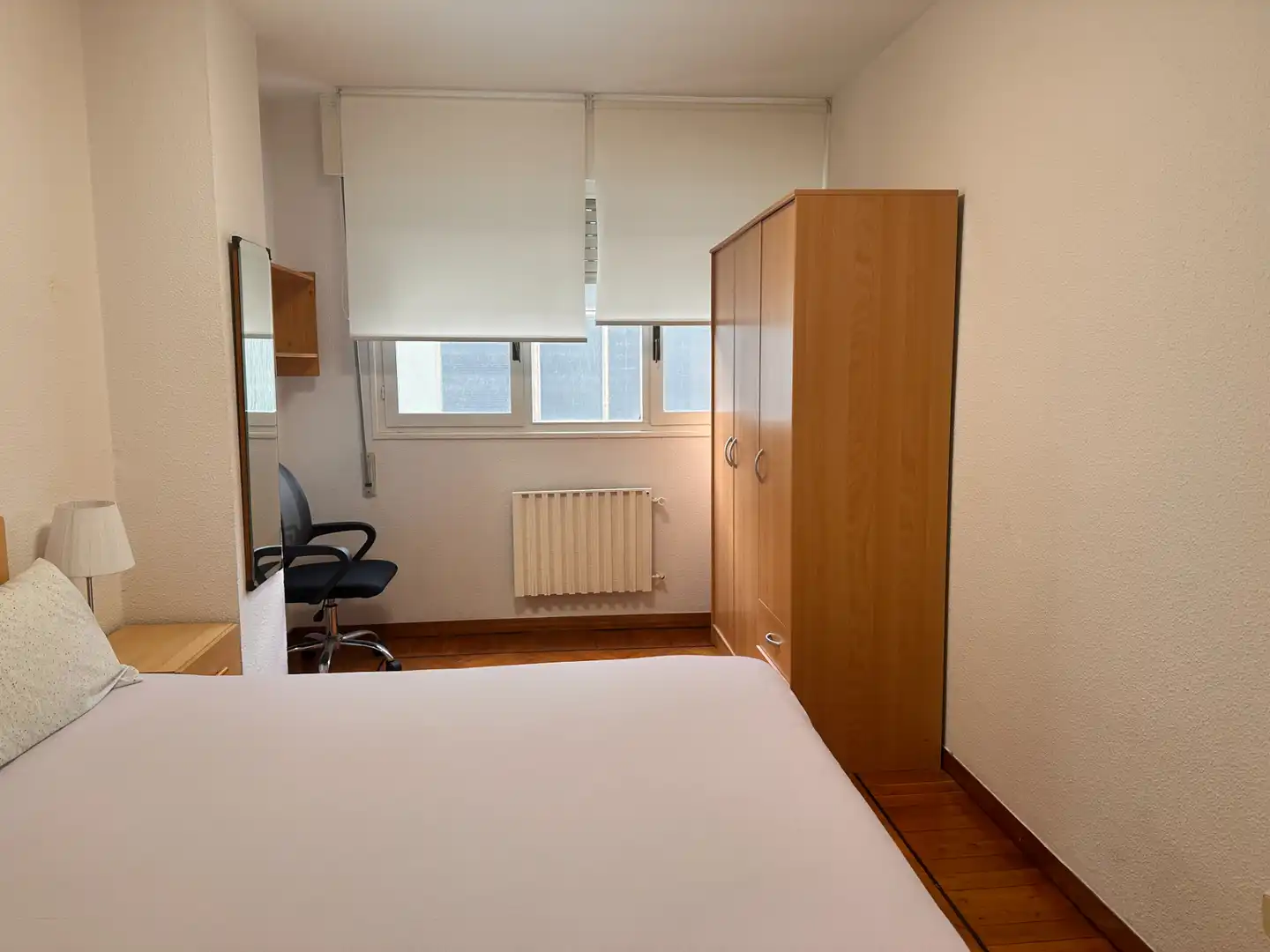 Habitación de Apartamento de alquiler en Santander con Calefacción, Parquet y Amueblado