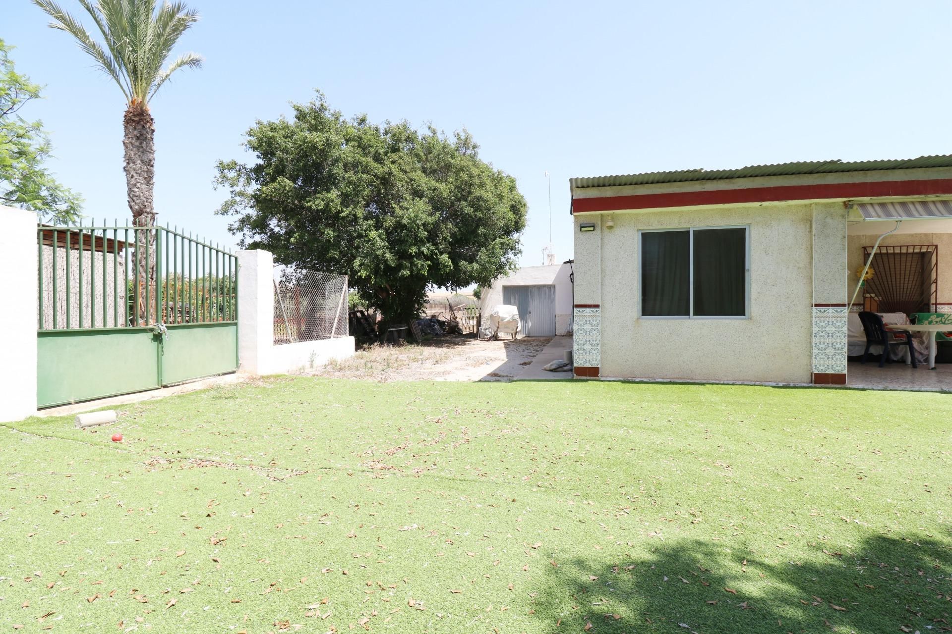 Vista exterior de Casa o xalet en venda en Elche / Elx amb Jardí privat, Terrassa i Traster