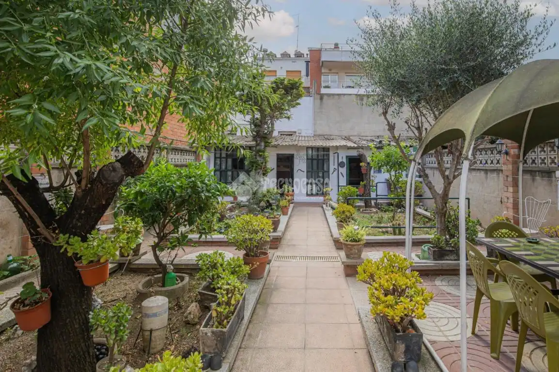 Garten von Einfamilien-Reihenhaus zum Verkauf in Montcada i Reixac mit Heizung, Terrasse und Balkon