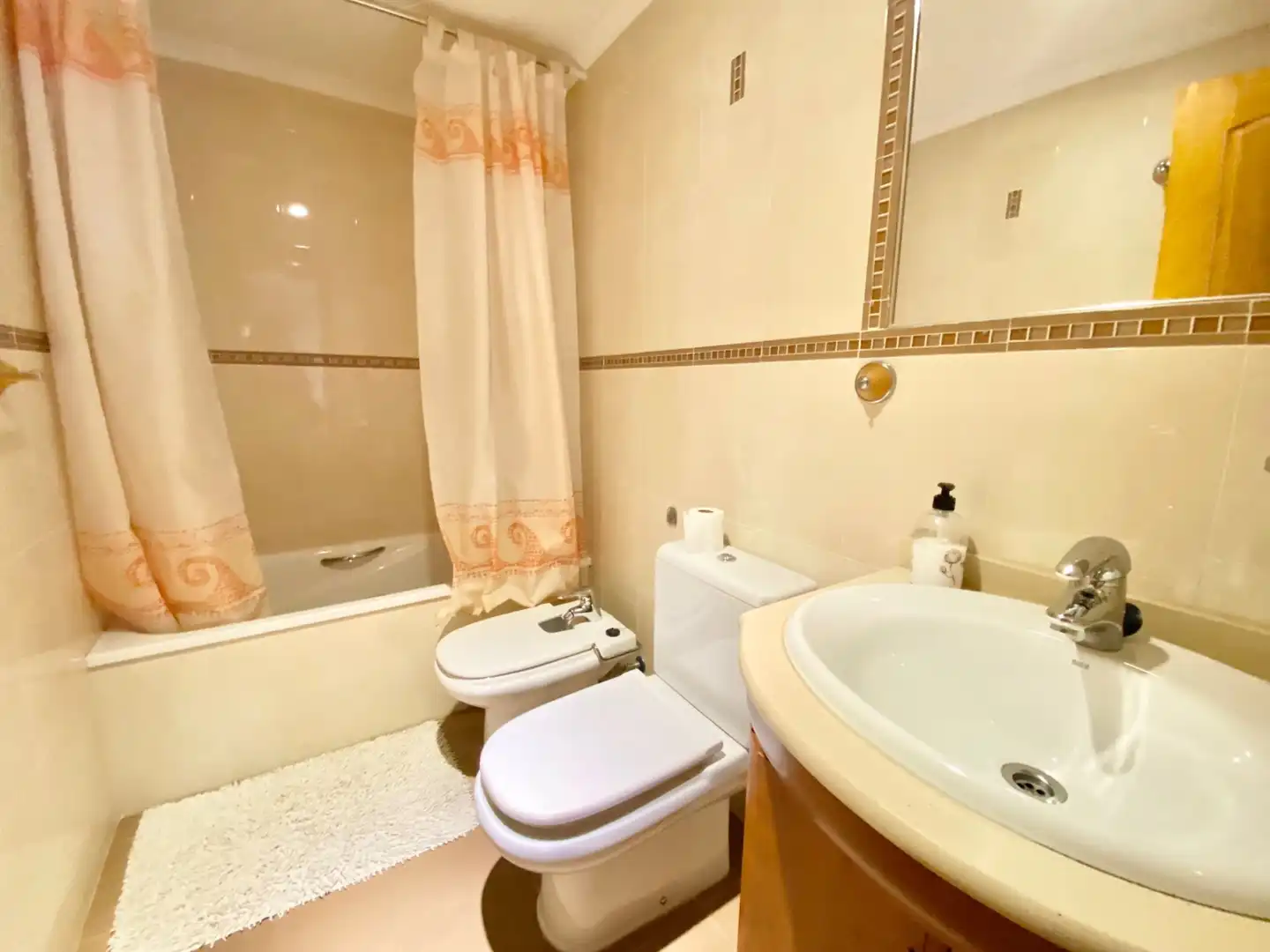 Bathroom of Attic for rent in Guardamar del Segura  with Air Conditioner, Heating and Furnished