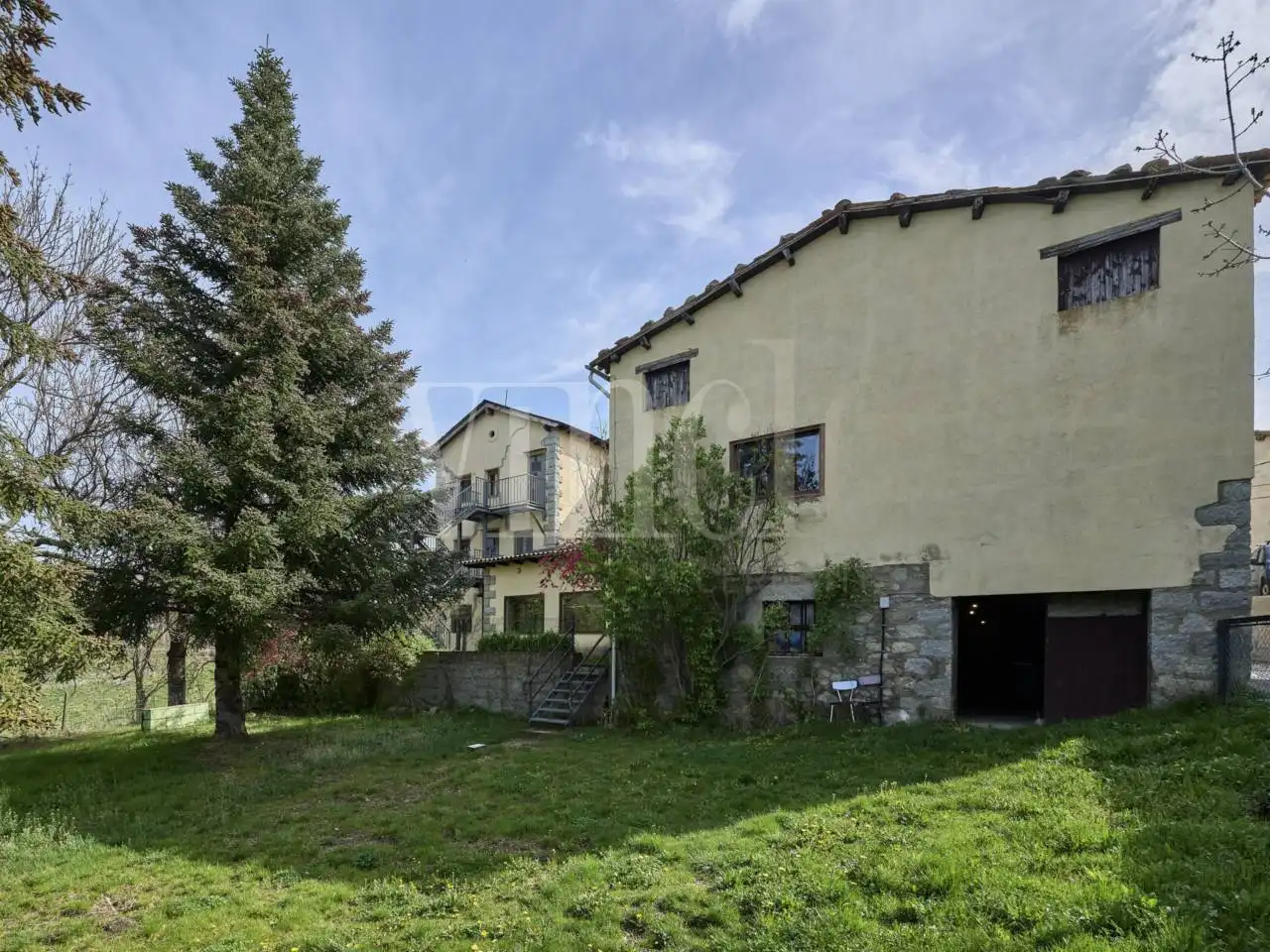 Außenansicht von Gebäude zum Verkauf in Lles de Cerdanya