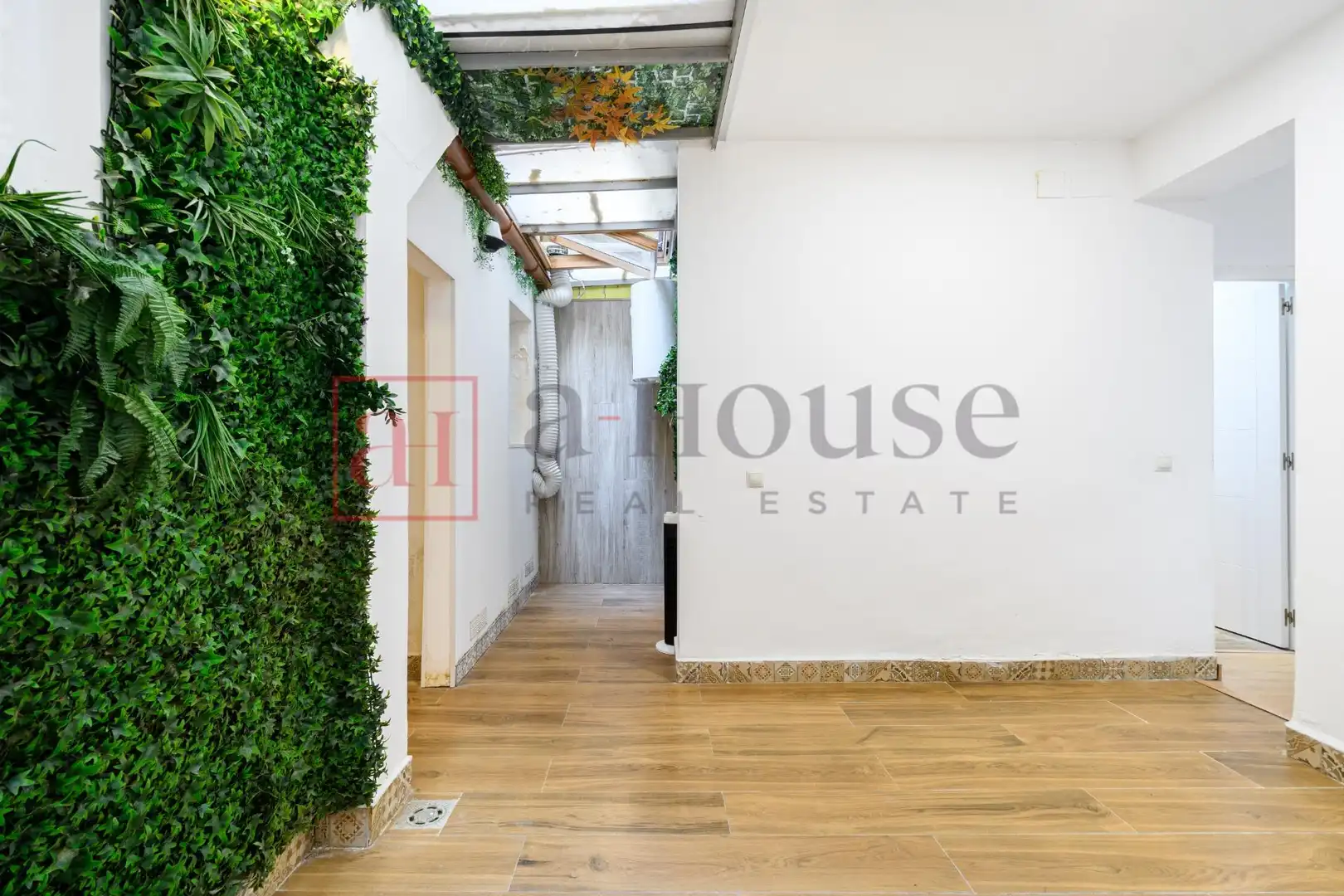 Planta baja en venta en Barcelona con Parquet y Alarma