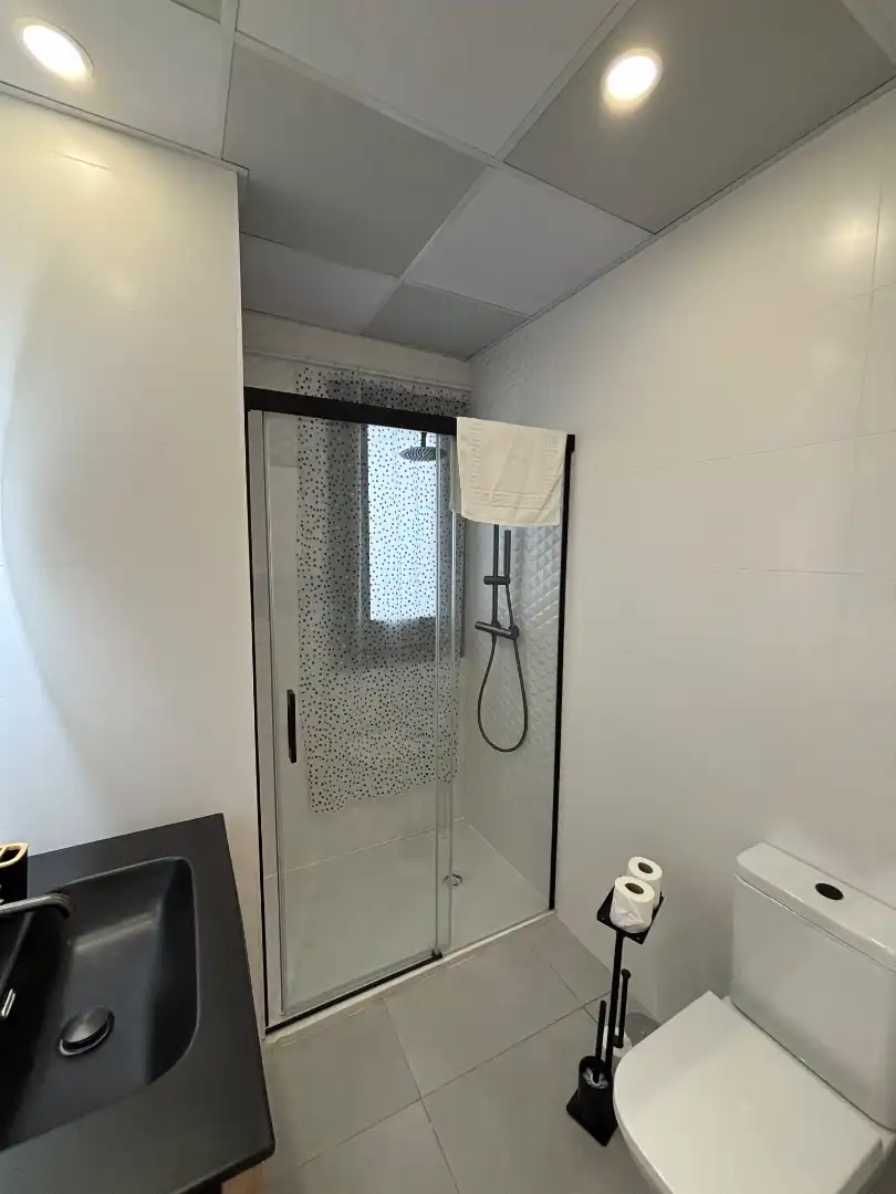 Badezimmer von Wohnung zur Miete in Granada mit Klimaanlage, Heizung und Möbliert