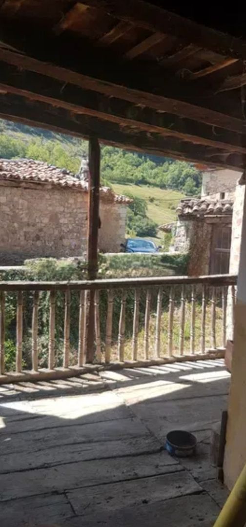 Vista exterior de Casa o xalet en venda en Cabezón de Liébana amb Balcó