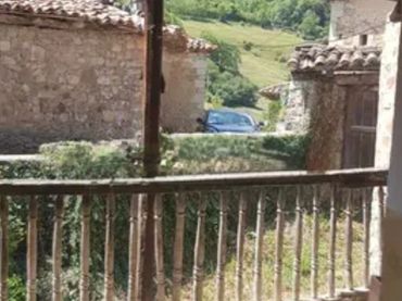 Casa amb balcó en venda a Cabezón de Liébana
