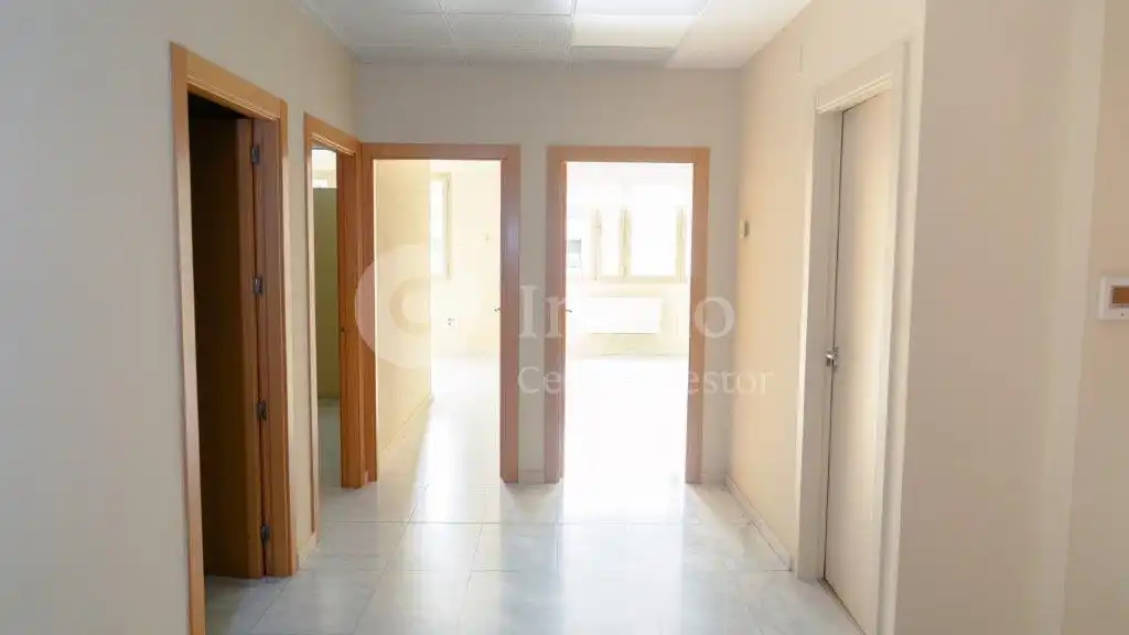 Büro zur Miete in Lleida mit Klimaanlage und Heizung
