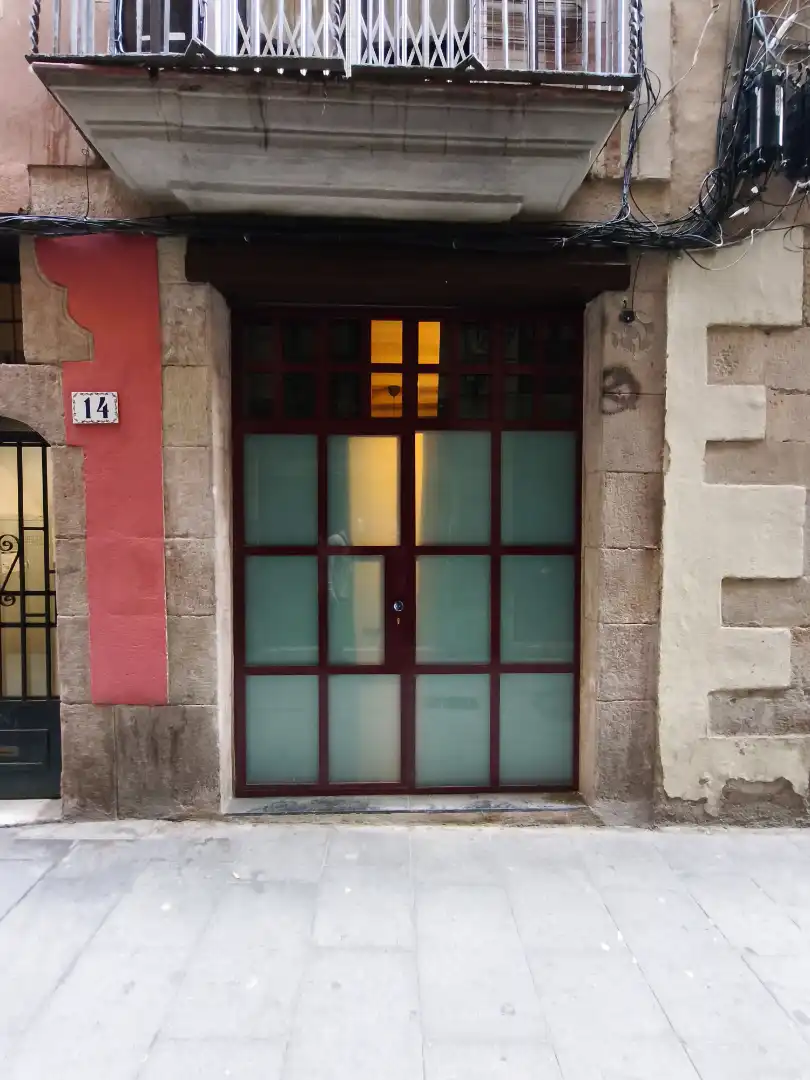 Vista exterior de Local en venta en Barcelona con Alarma