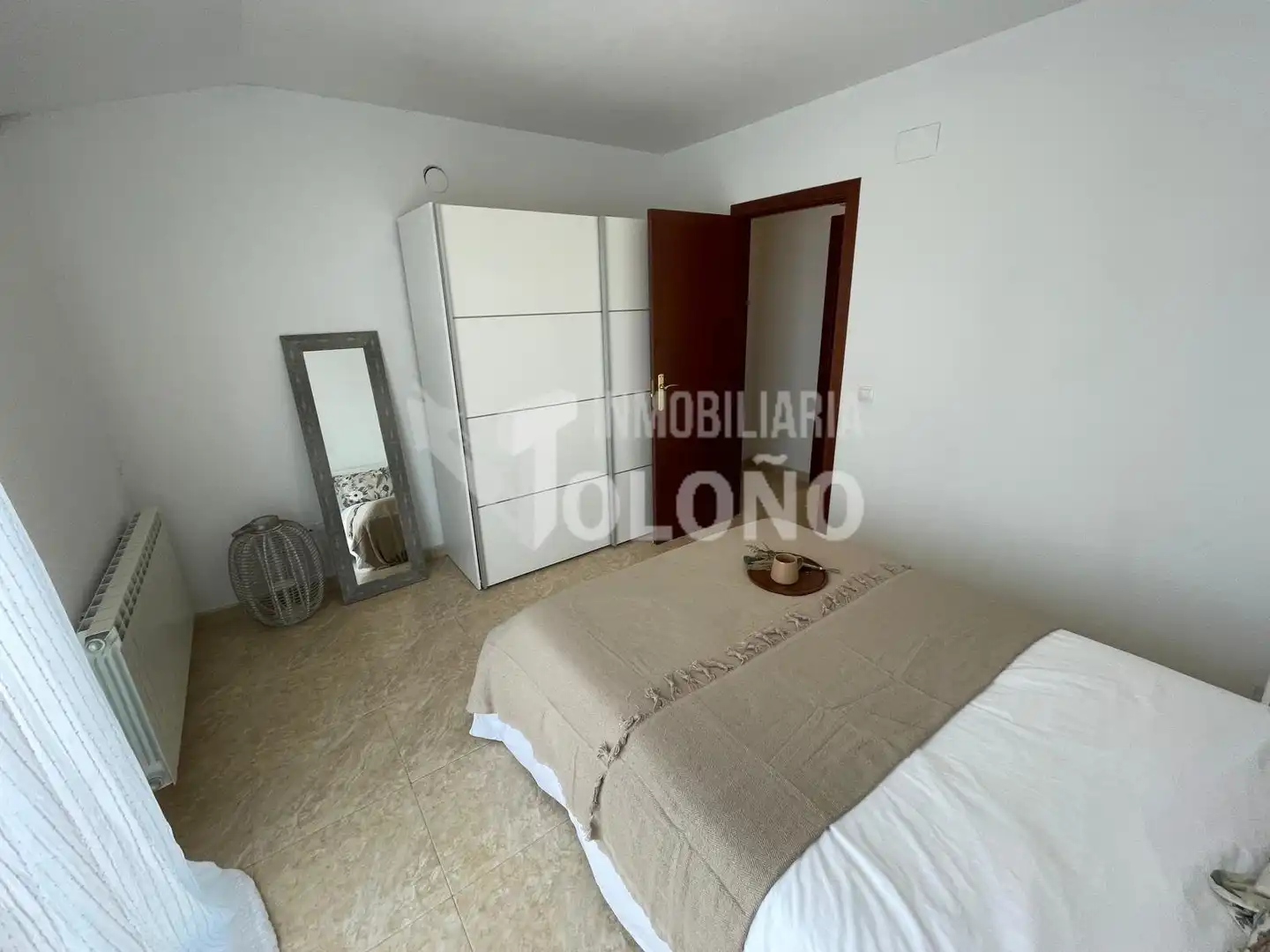 Habitación de Apartamento en venta en Castañares de Rioja con Calefacción, Terraza y Trastero