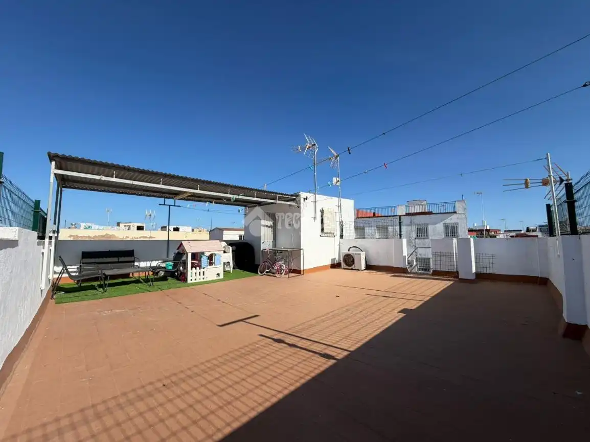 Terraza de Piso en venta en Isla Cristina con Aire acondicionado, Terraza y Amueblado