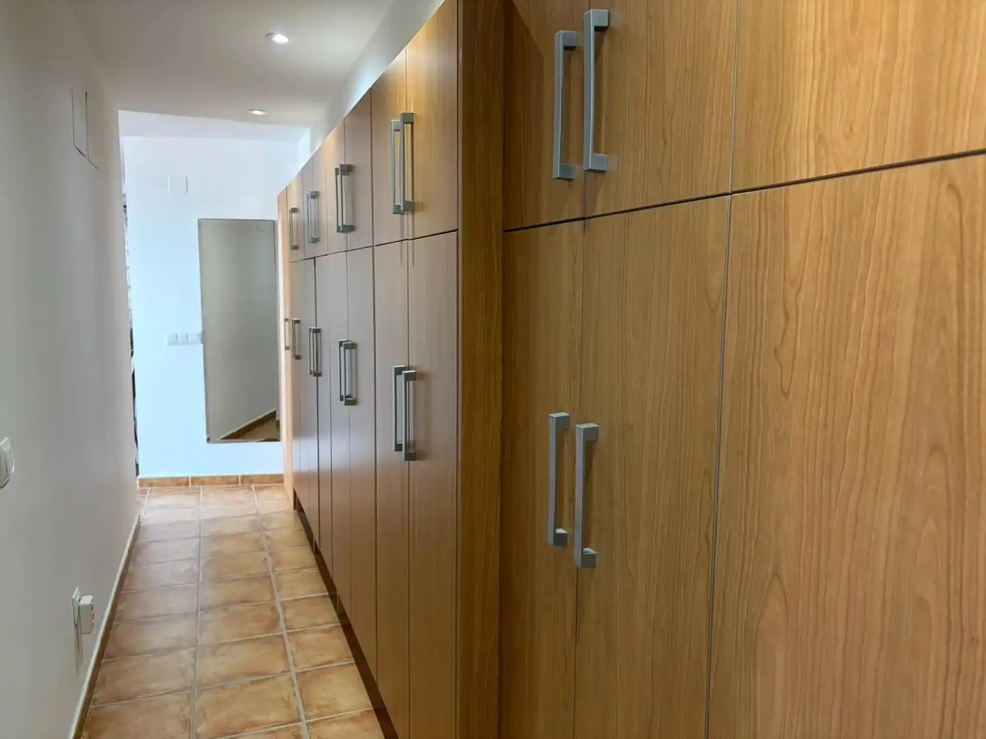 Ground floor for rent in Oliva  with Air Conditioner, Terrace and Furnished