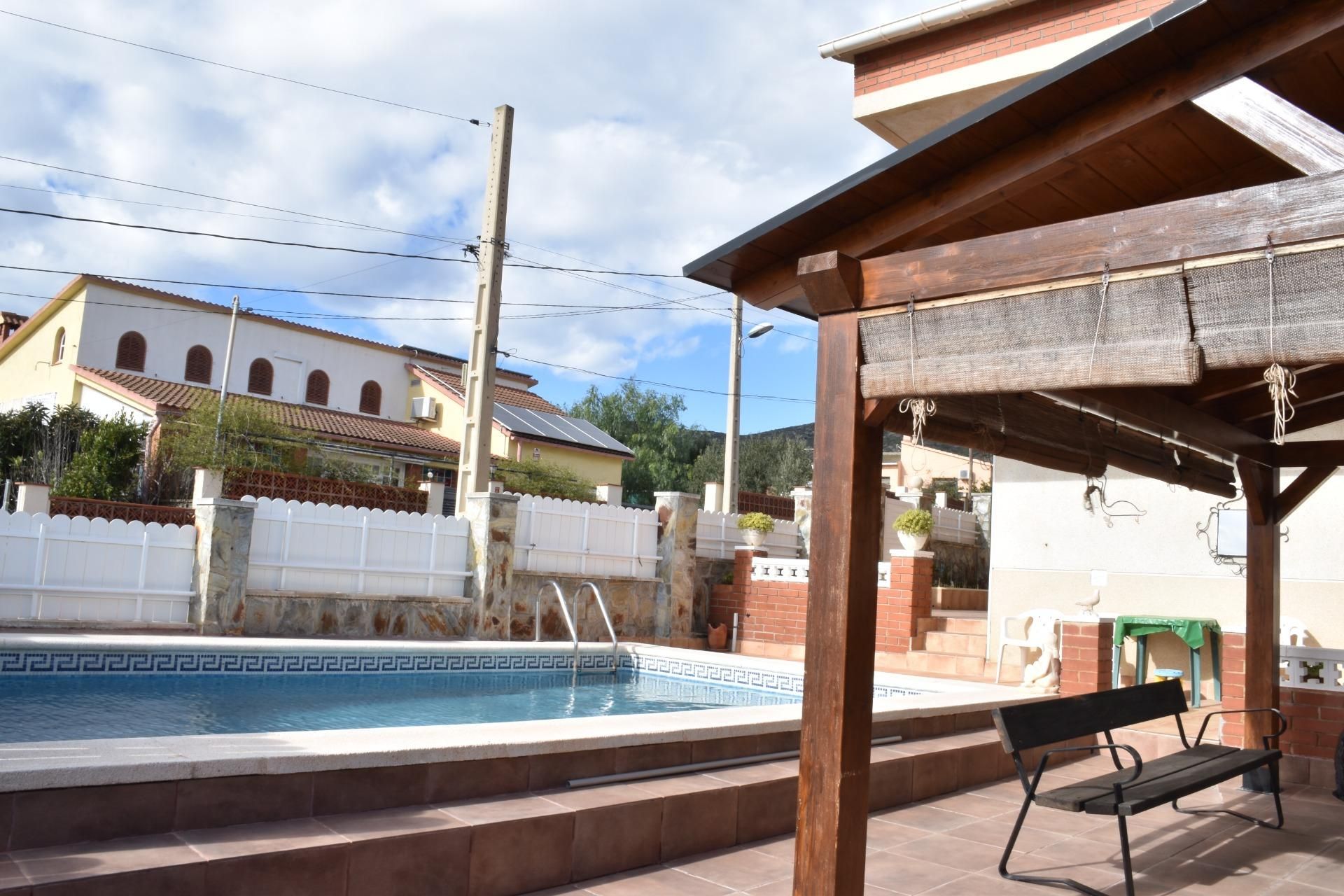 Piscina de Casa o xalet en venda en La Bisbal del Penedès amb Jardí privat, Terrassa i Traster