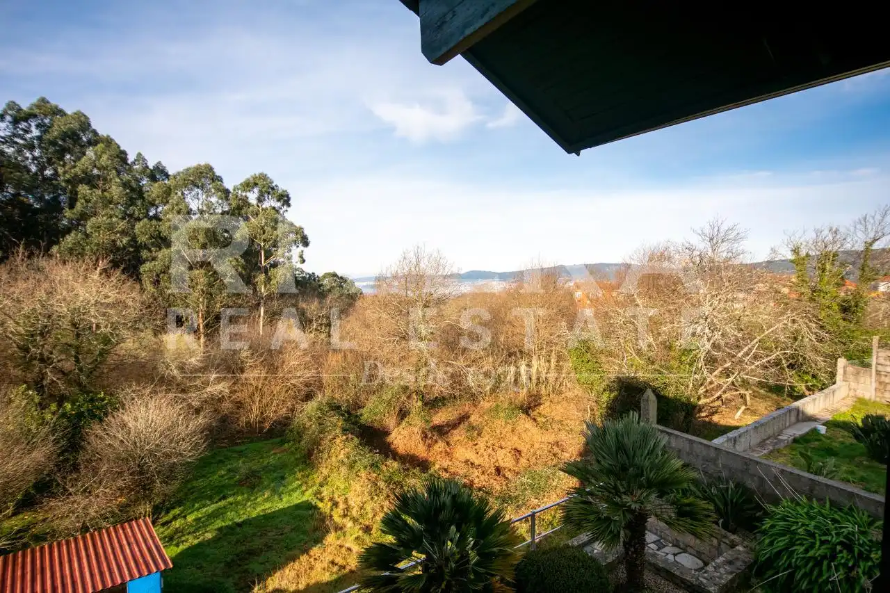 Jardí de Casa o xalet en venda en Redondela amb Calefacció, Jardí privat i Terrassa