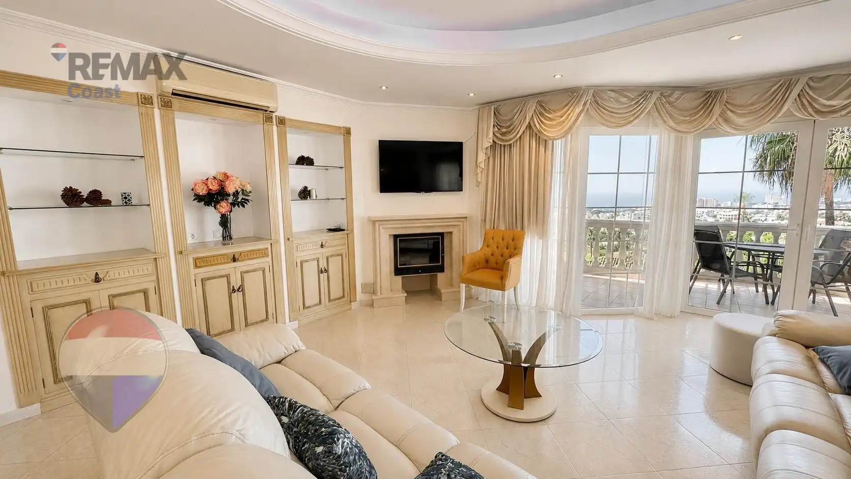 Sala de estar de Casa o chalet en venta en Mijas con Aire acondicionado, Jardín privado y Terraza