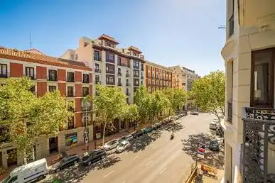 Außenansicht von Wohnungen zum Verkauf in Madrid mit Parkett