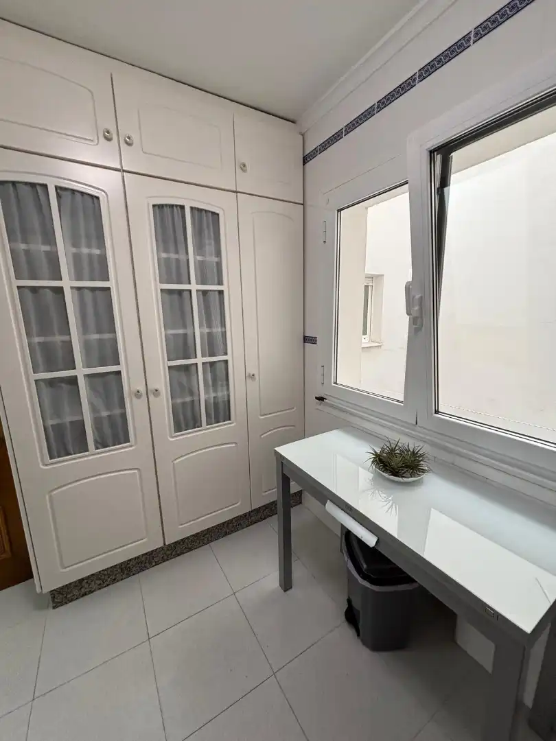 Schlafzimmer von Wohnung zur Miete in Oviedo  mit Heizung, Parkett und Möbliert