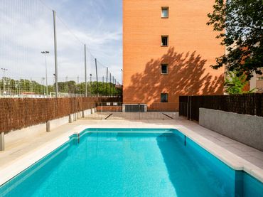 Flat with balcony for sale in Barajas