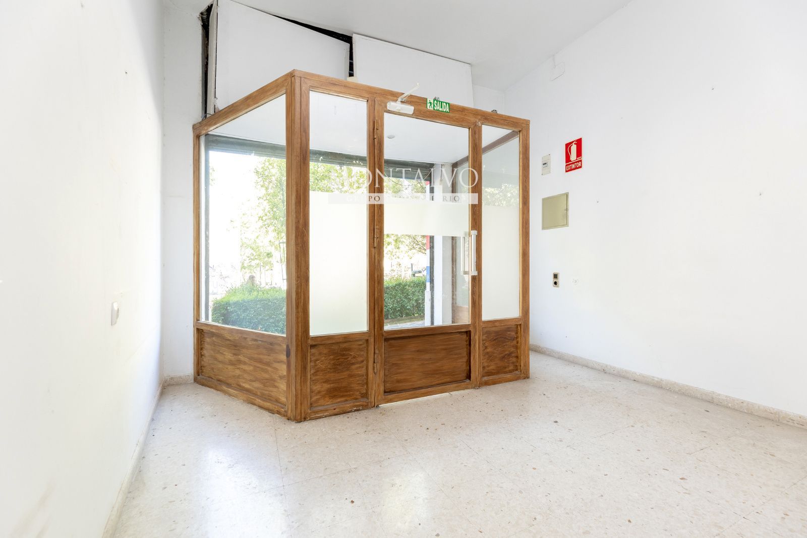Premises for sale in  Granada Capital