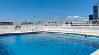 Piscina de Apartament en venda en  Madrid Capital amb Aire condicionat, Calefacció i Jardí privat