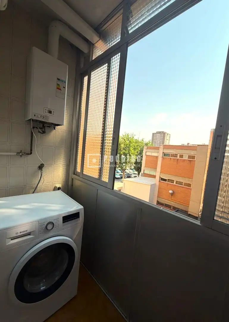 Dormitori de Pis en venda en Madrid amb Calefacció, Jardí privat i Traster