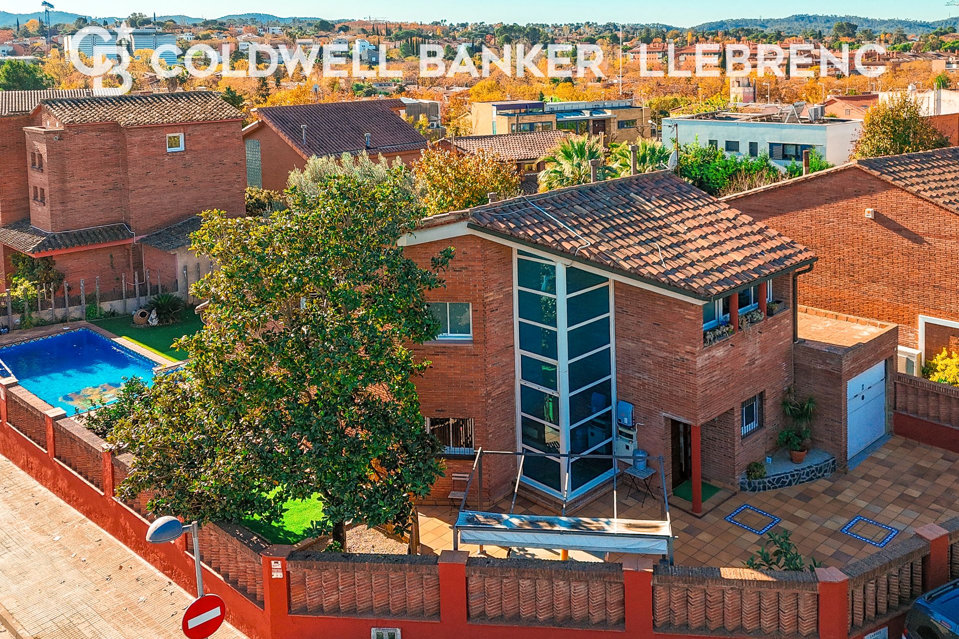 Vista exterior de Casa o xalet en venda en Sant Cugat del Vallès amb Aire condicionat, Calefacció i Jardí privat