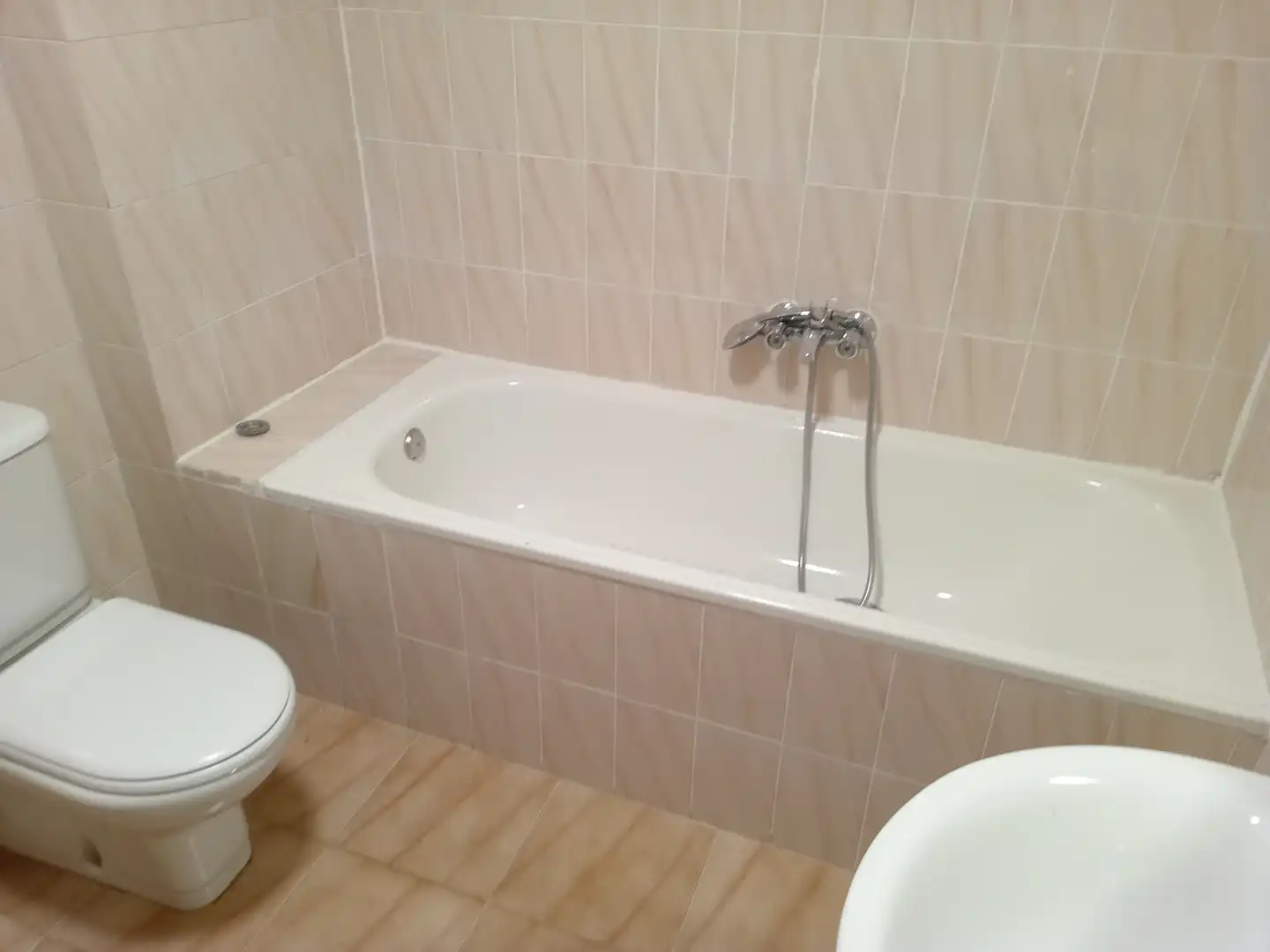 Bathroom of Flat for sale in Santa Marta de Tormes  with Air Conditioner, Heating and Parquet flooring