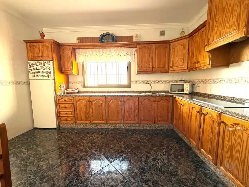 Cuina de Casa o xalet en venda en Vélez-Málaga amb Aire condicionat i Terrassa