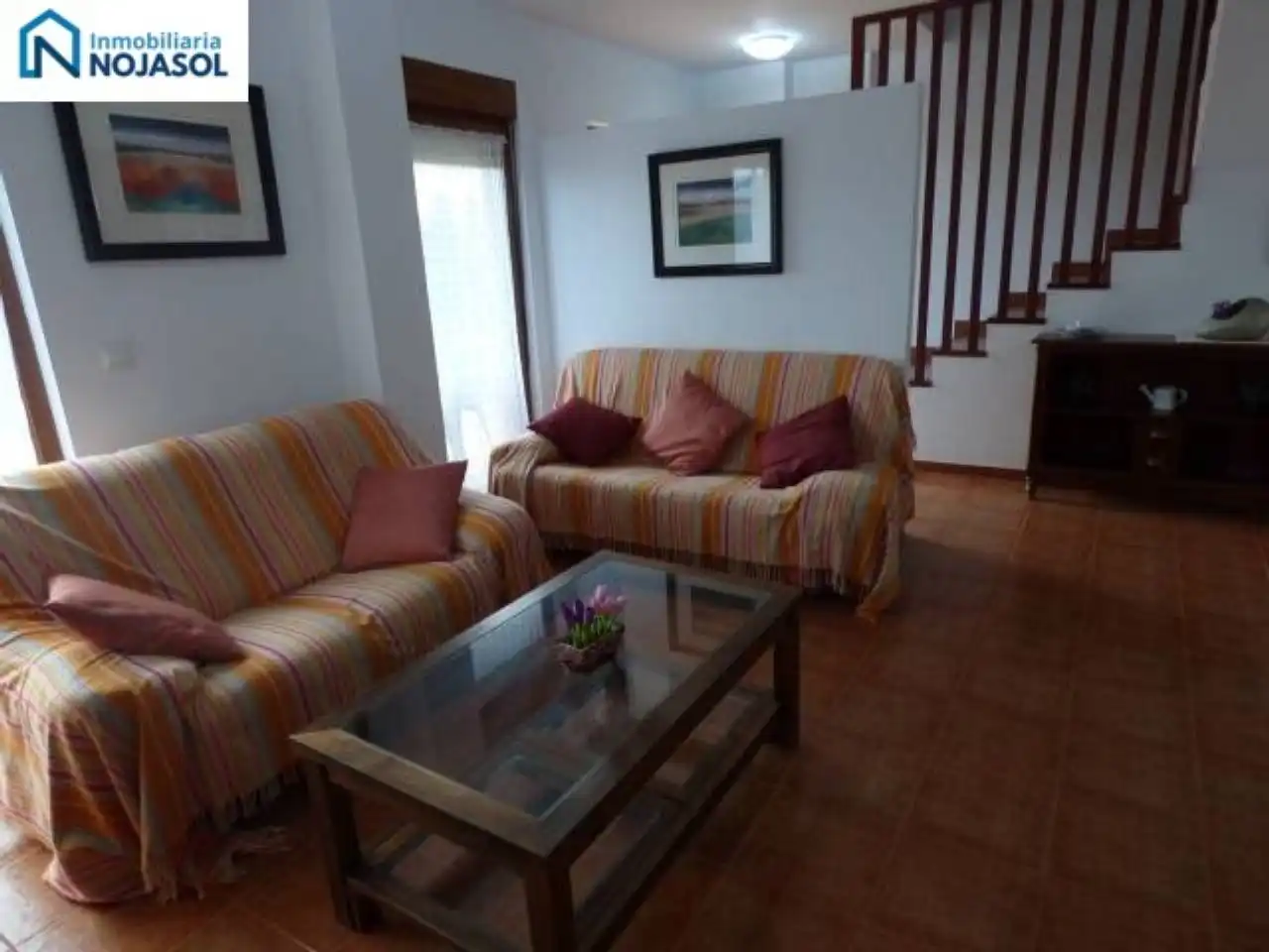Wohnzimmer von Einfamilien-Reihenhaus zum Verkauf in Bareyo mit Heizung, Terrasse und Möbliert