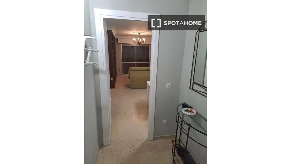 Dormitori de Apartament per a compartir en Sevilla amb Aire condicionat, Terrassa i Moblat