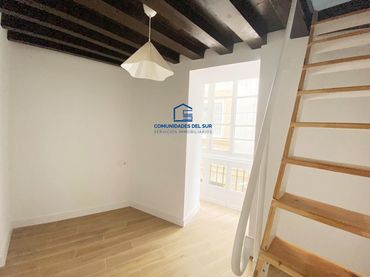 Appartamento con balcone in affitto a Centro Histórico