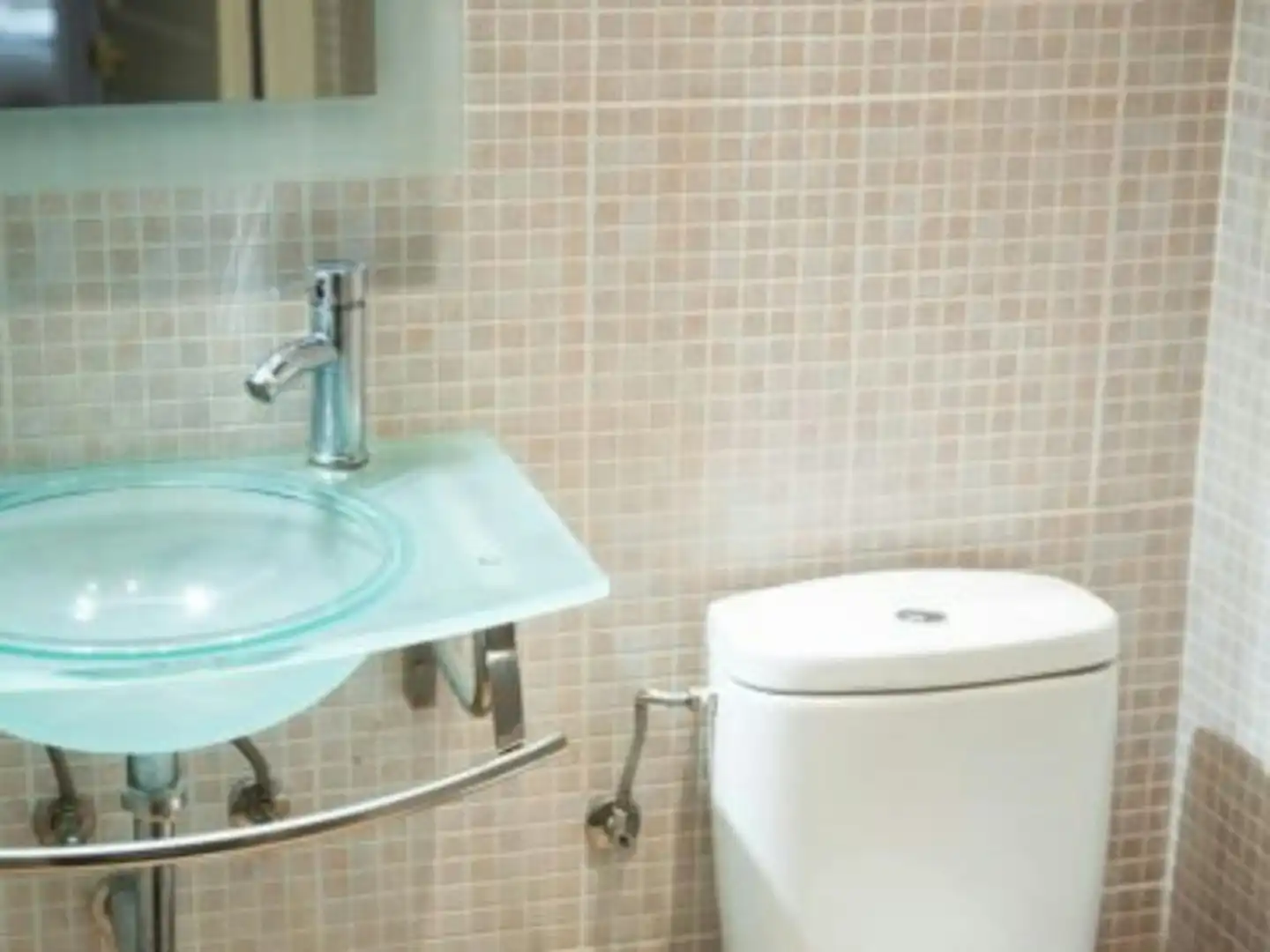 Baño de Piso para compartir en Valencia con Lavadora y Se aceptan mascotas