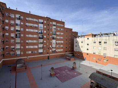 Vista exterior de Pis en venda en  Sevilla Capital amb Terrassa