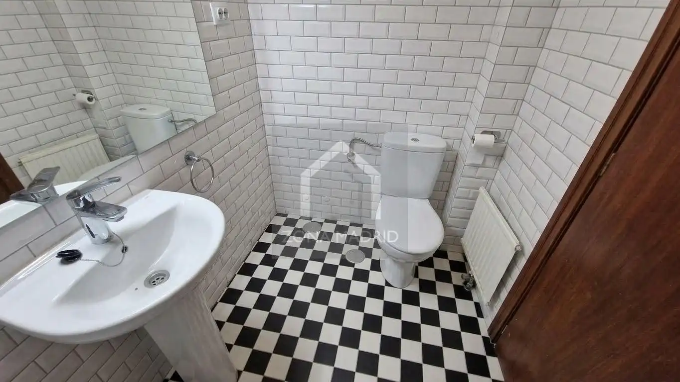 Bathroom of Flat for sale in Tetuán