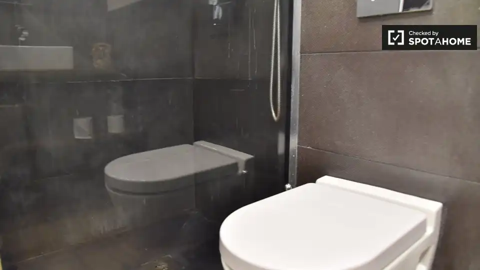 Bany de Pis de lloguer en Valencia amb Aire condicionat, Calefacció i Moblat