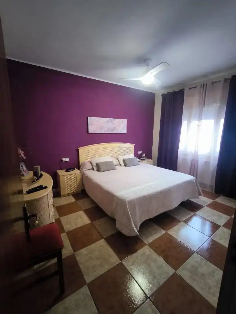 Habitación de Casa adosada en venta en Figueres con Aire acondicionado, Trastero y Horno