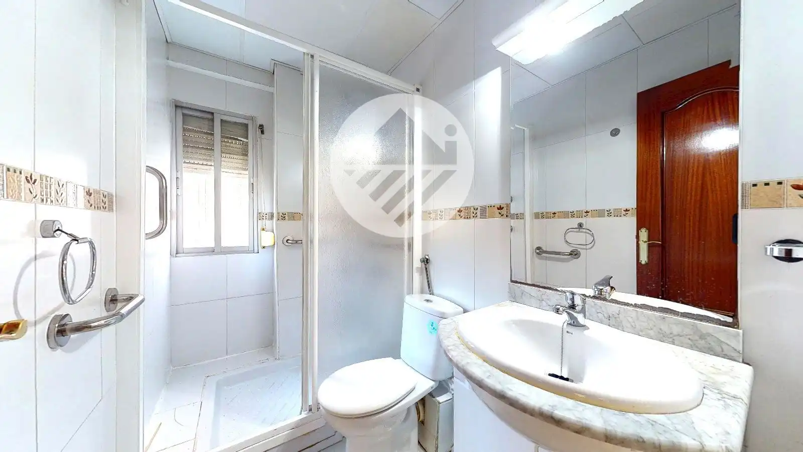 Bathroom of Flat for sale in Leganés  with Heating and Terrace
