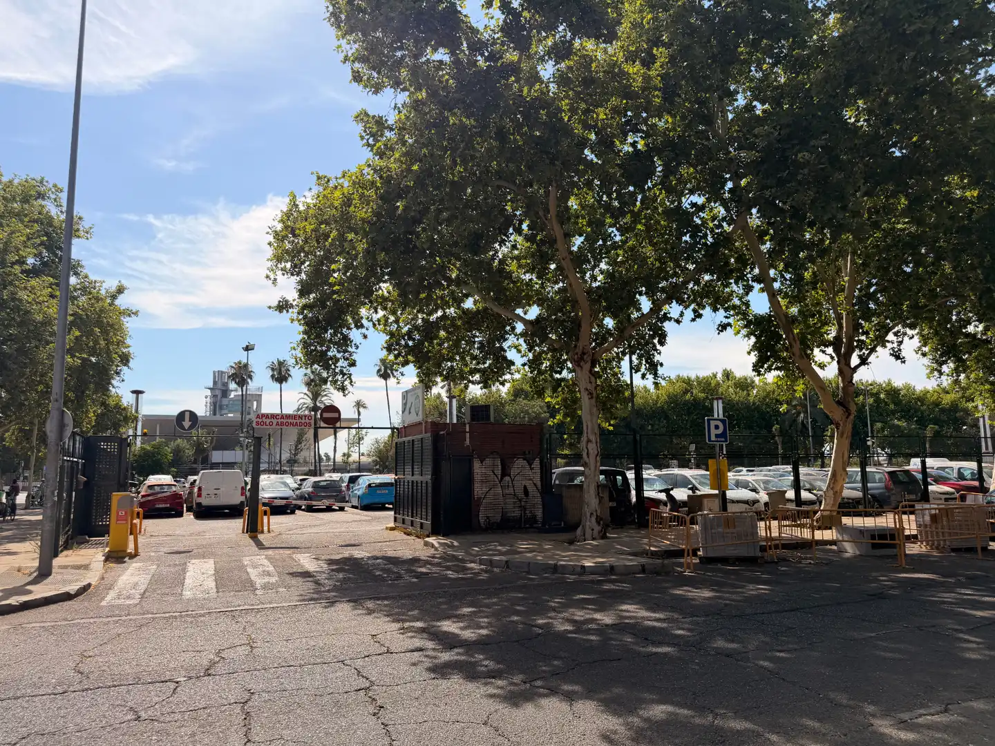 Parking de Dúplex en venta en Sevilla con Aire acondicionado, Terraza y Balcón