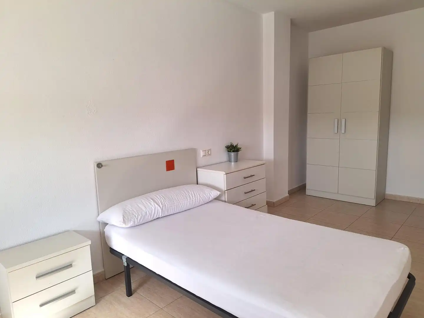 Schlafzimmer von Wohnung zur untervermieten in Murcia mit Klimaanlage, Heizung und Möbliert