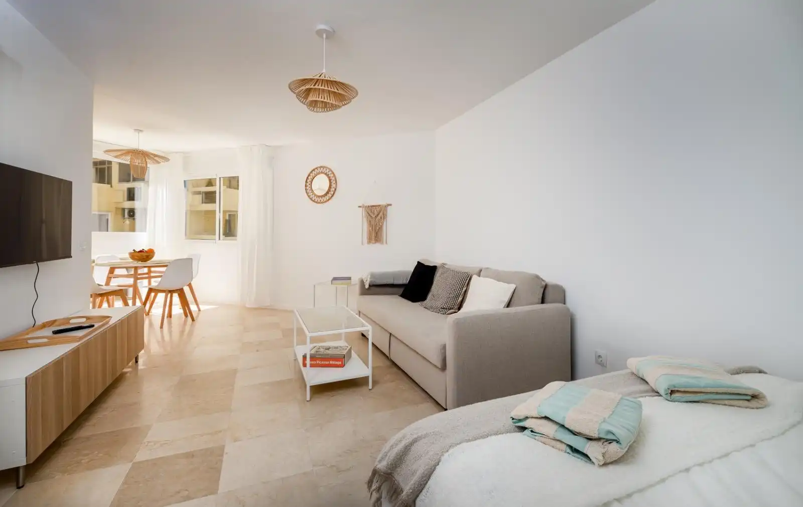 Living room of Study for sale in Marbella  with Terrace, Balcony and Community pool