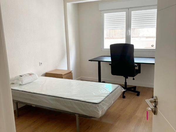 Piso en Alquiler en Calle Doctor Medina Olmos, 11 en Angustias - Chana - Encina