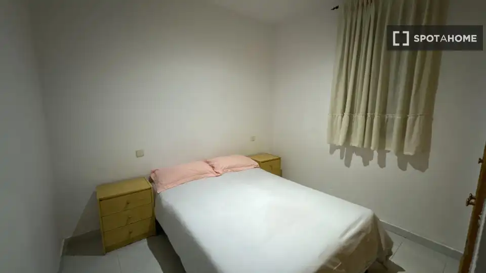 Bedroom of Flat for rent in Madrid  with Air Conditioner, Heating and Furnished