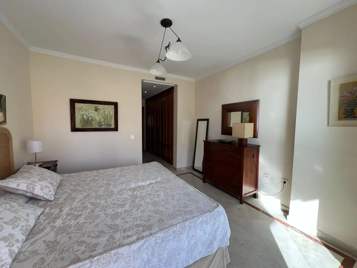 Schlafzimmer von Wohnungen zur Miete in Marbella mit Klimaanlage, Heizung und Terrasse